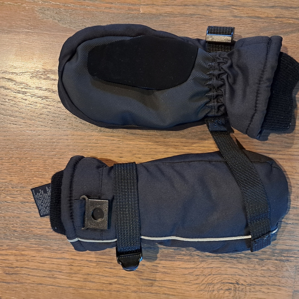 All in Motion Black Mittens with Elastic Cuffs